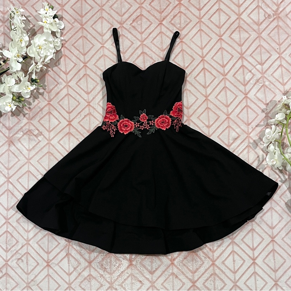 ✨🖤 ROZ & ALI Black & Red Rose Embroidered Dress 🖤✨